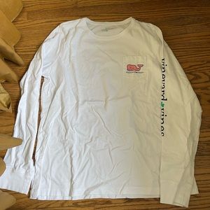 Vineyard vines kiss me i’m irish long sleeve